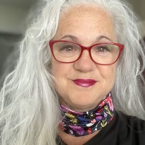 Meet your Posher, Cynthia